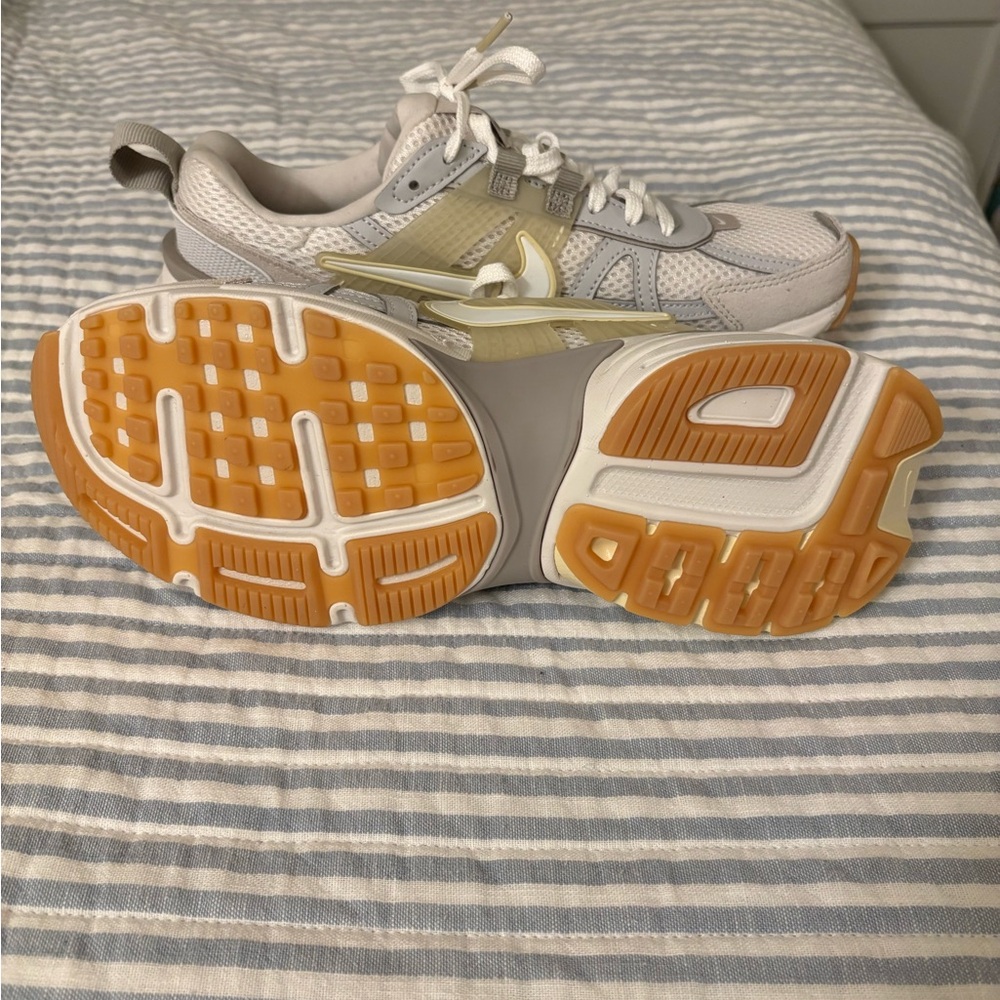 Nike Women's Sneakers in Light Gray and Pale Yellow - Picture 3 of 3